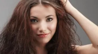 طريقة ترطيب الشعر الجاف