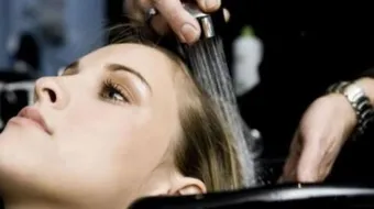 كيف يمكن ترطيب الشعر