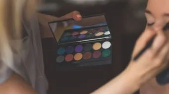 كيف افتح مشغل تجميل