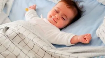 كيف أنظم نوم طفلي الرضيع