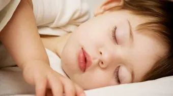 كيف تنظمين نوم طفلك الرضيع