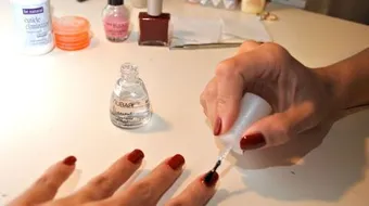 كيفية طلاء الأظافر