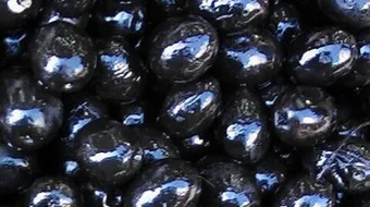 طريقة تخليل الزيتون الأسود في المنزل