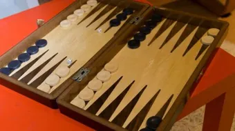 كيفية لعب طاولة الزهر