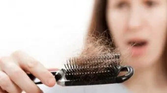 كيف أحمي شعري من التساقط