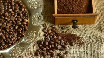 طريقة وضع القهوة على الشعر