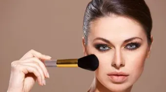 طريقة وضع المكياج على الوجه