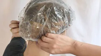 طريقة وضع الزيت على الشعر