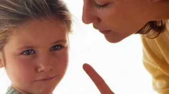 كيف نربي الطفل العنيد