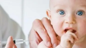 كيفية خفض حرارة الطفل الرضيع