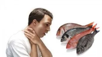 كيفية إزالة شوكة السمك من الحلق