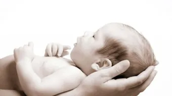 كيف أزيل قشرة رأس الرضيع