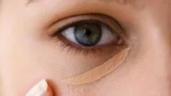 كيف أزيل سواد تحت العينين