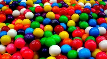 كيفية إزالة اللبان من الملابس