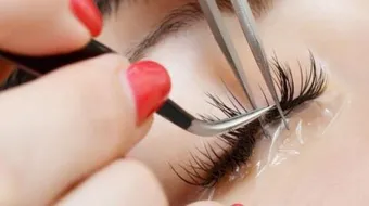 كيف أزيل صمغ الرموش