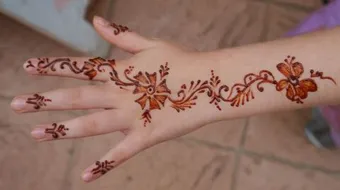 كيف أزيل نقش الحناء