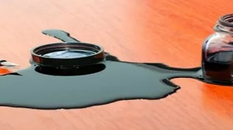 كيفية إزالة الحبر من الملابس البيضاء