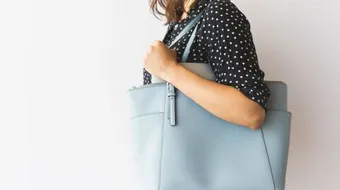 كيفية إزالة البقع من الحقائب الجلدية