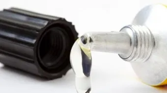 كيف أزيل السوبر جلو عن الملابس