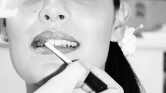 طريقة نحت الوجه بالمكياج