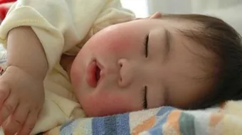 كيفية نوم الطفل