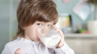 كيفية تقوية عظام طفلي