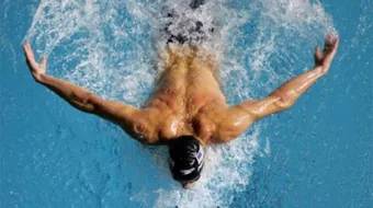 طريقة سباحة الضفدع