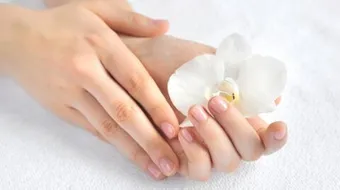 كيفية الاعتناء باليدين وتبييضها