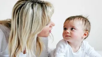 كيف تعلم طفلك النطق