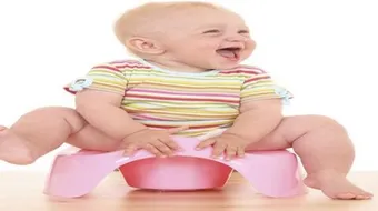 كيف تعلم طفلك دخول الحمام