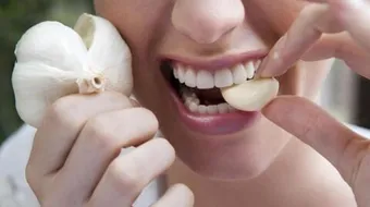 كيفية علاج حب الشباب بالثوم