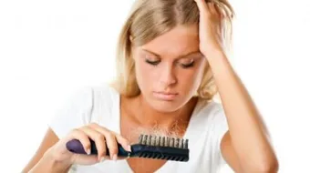 كيف تعالج تساقط الشعر عند النساء