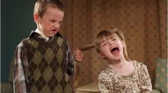 كيفية علاج غيرة الأطفال