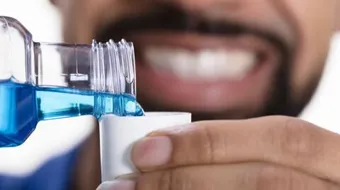 كيفية استخدام غسول الفم