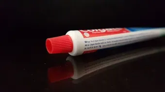 كيفية استخدام معجون الأسنان للوجه