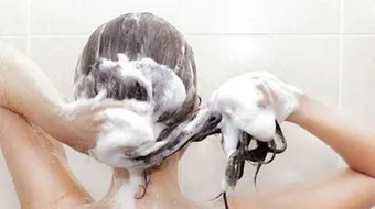 كيفية غسل الشعر بطريقة صحيحة