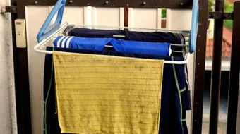 طريقة غسل بقعة الزيت من الملابس