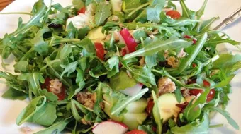 كيفية عمل سلطة الجرجير