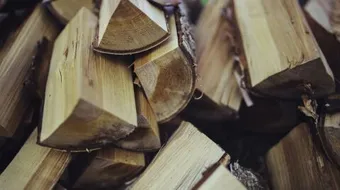 كيفية يصنع الخشب