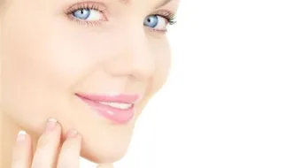 كيف تكون بشرتك بيضاء وصافية