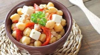 سلطة الحمص بالطحينة