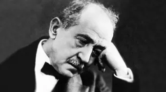 معلومات عن الشاعر أحمد شوقي