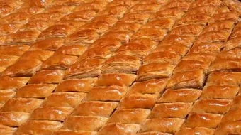 عمل بقلاوة عراقية