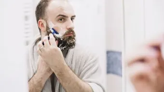 هل حلق الذقن حرام