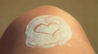 طرق إزالة سواد الركب