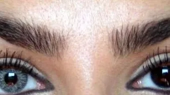 عدسات تكبر العين