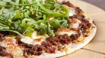 عمل بيتزا باللحمة المفرومة