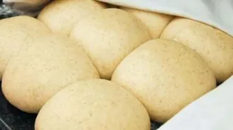 عمل عجينة البيتزا السريعة