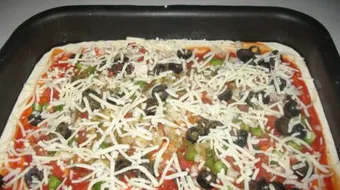 صنع البيتزا في المنزل