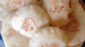 عمل الخبز اللبناني